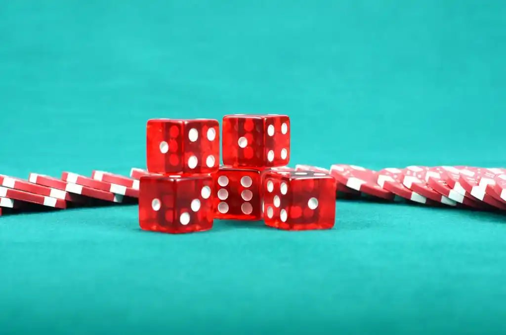 Người chơi Việt Nam tham gia bàn baccarat live casino trực tuyến tại vn78 qua điện thoại